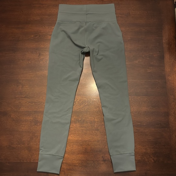 Vuori size small olive green leggings - Picture 3 of 8
